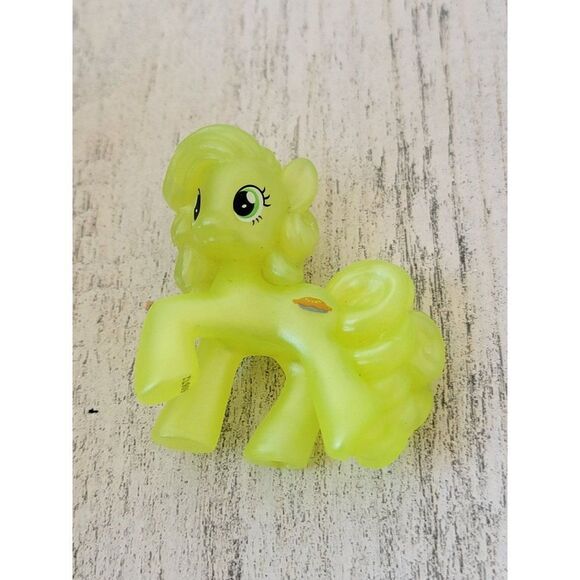 My Little pony yellow pie cutie mark 2010 toy figure - Picture 1 of 4